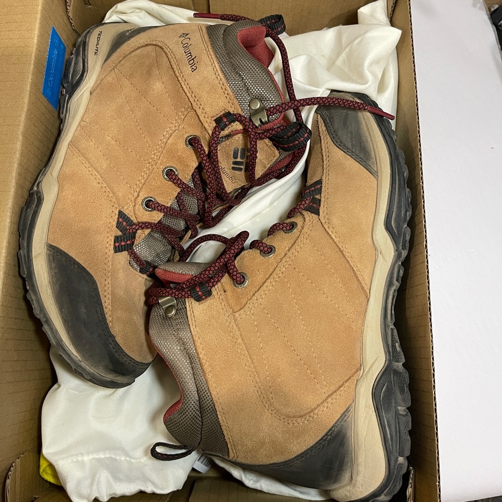 Columbia Mount Carmel hiking boots 🥾